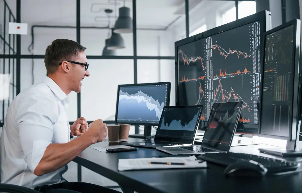 Understanding Swing Trading and Day Trading.webp